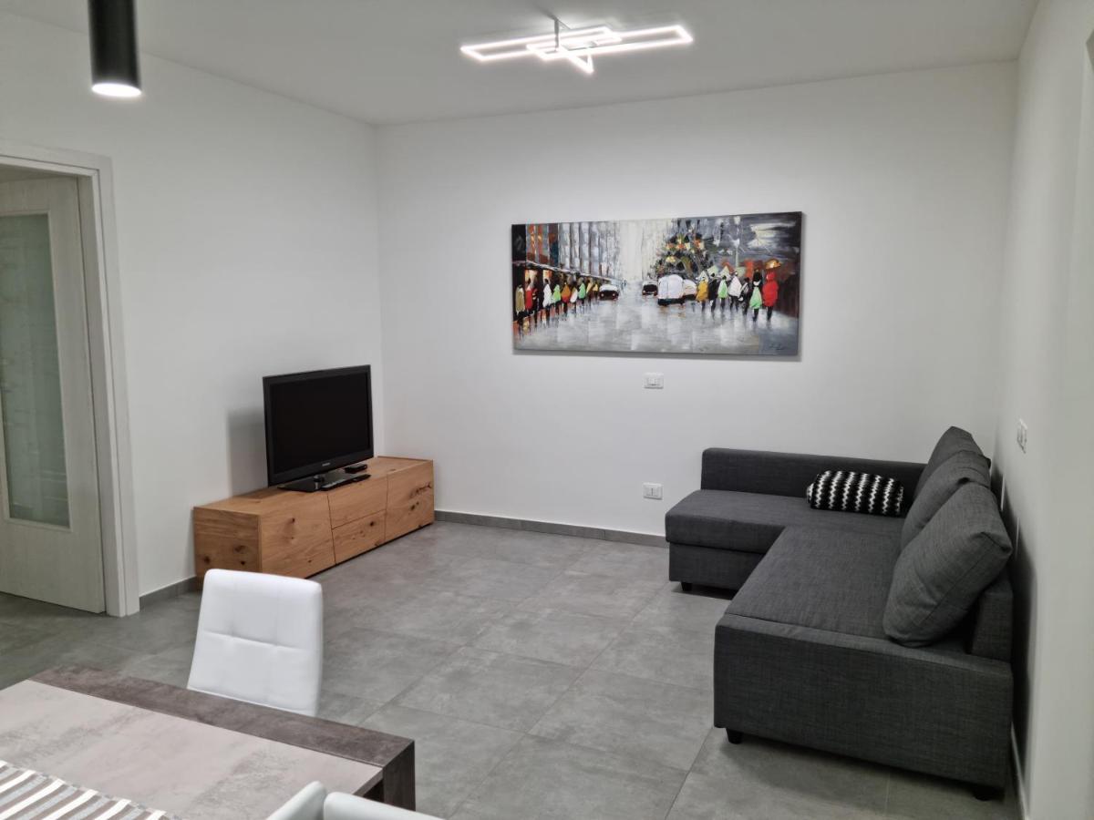 Kd Apartment, Accogliente, Moderno E Spazioso. 桑格罗堡 外观 照片
